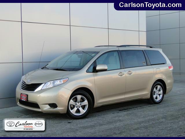 Toyota Sienna 2011 photo 4