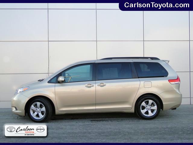 Toyota Sienna 2011 photo 5