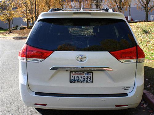 Toyota Sienna 2011 photo 3