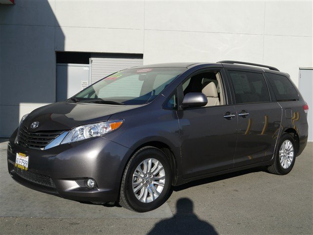 Toyota Sienna SLE --z71 Pkg Unspecified