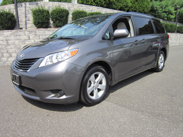 Toyota Sienna SLE --z71 Pkg Unspecified