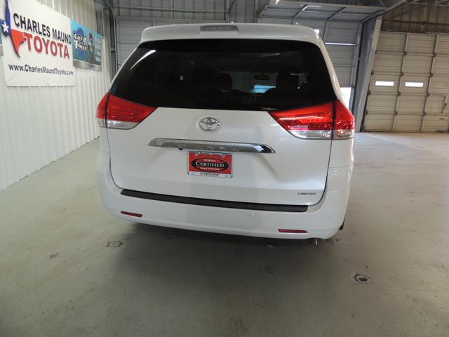 Toyota Sienna 2011 photo 4