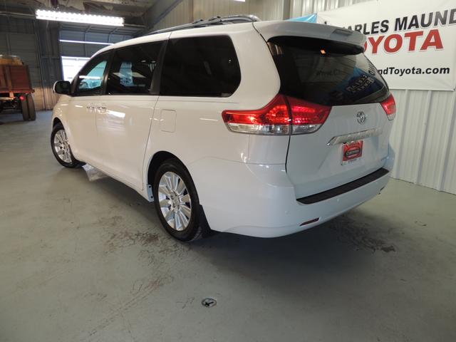 Toyota Sienna 2011 photo 5