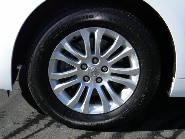 Toyota Sienna 2011 photo 5