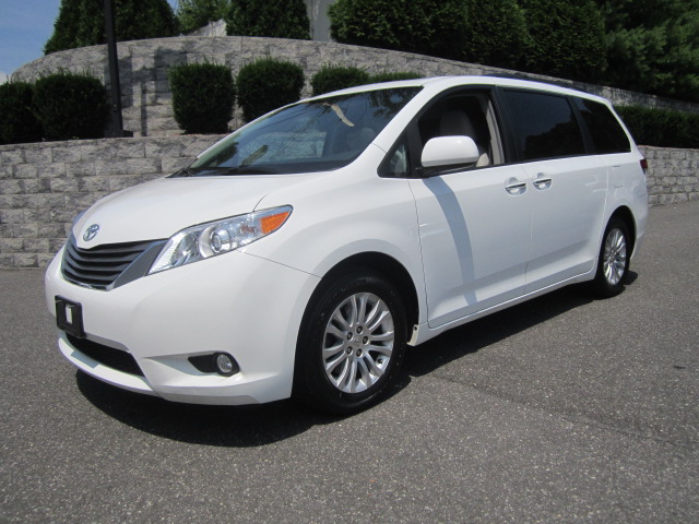 Toyota Sienna SLE --z71 Pkg Unspecified