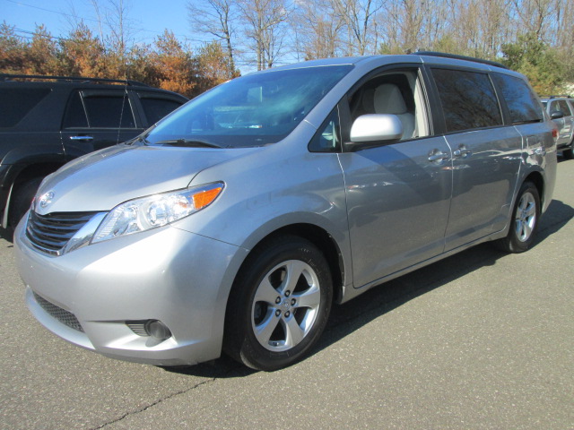 Toyota Sienna SLE --z71 Pkg Unspecified