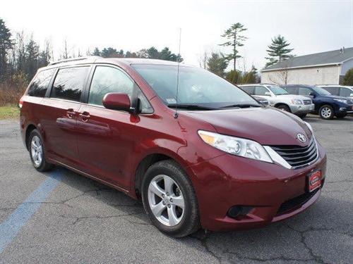 Toyota Sienna 2011 photo 1