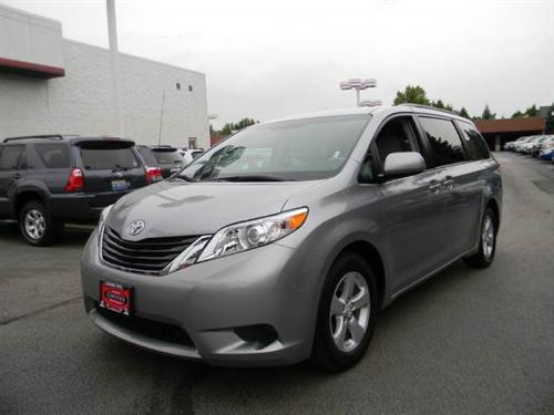 Toyota Sienna 2011 photo 3