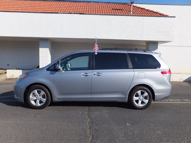 Toyota Sienna SLE --z71 Pkg Unspecified