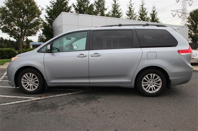 Toyota Sienna 2011 photo 5