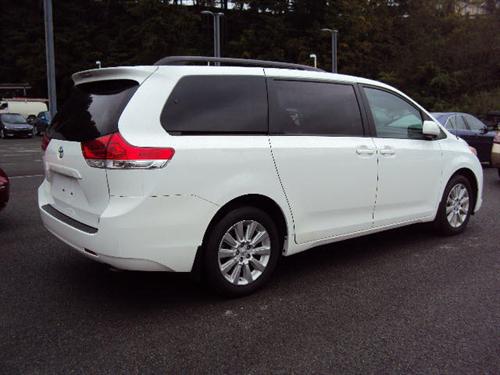 Toyota Sienna 2011 photo 1