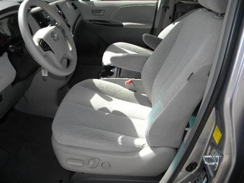 Toyota Sienna 2011 photo 5