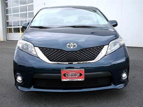Toyota Sienna 2011 photo 1