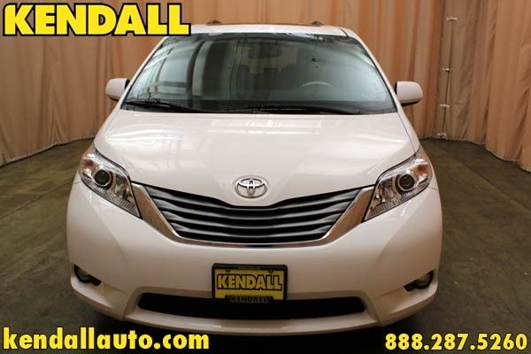 Toyota Sienna 2011 photo 1