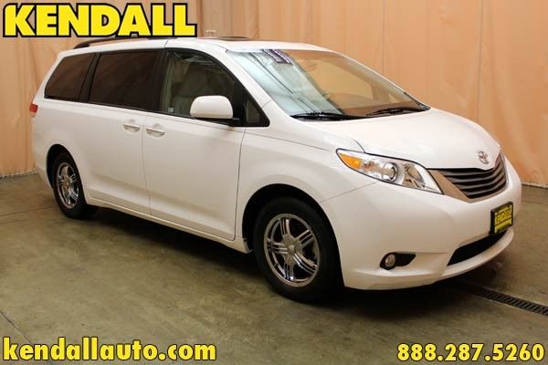 Toyota Sienna 2011 photo 2