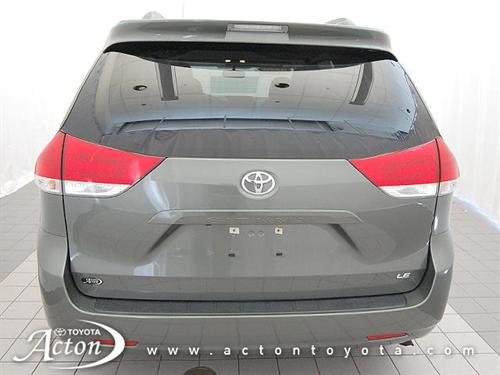 Toyota Sienna 2011 photo 1
