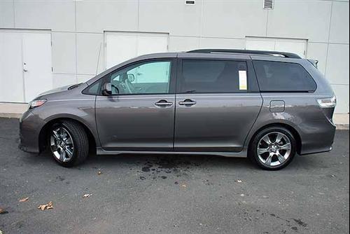 Toyota Sienna 2011 photo 1