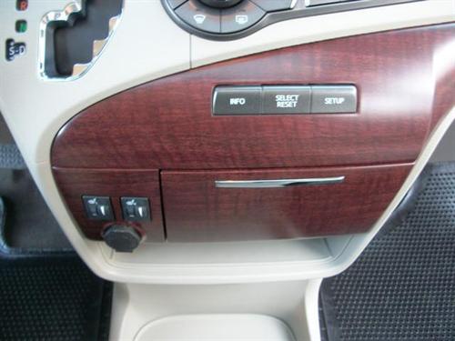 Toyota Sienna 2011 photo 2