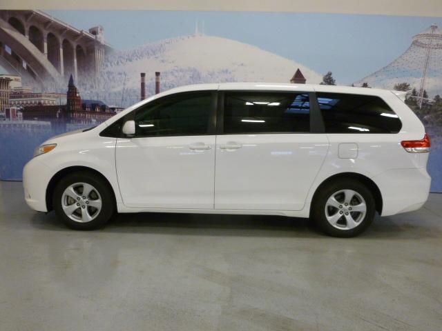 Toyota Sienna 2011 photo 5