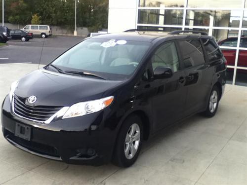 Toyota Sienna 2011 photo 1