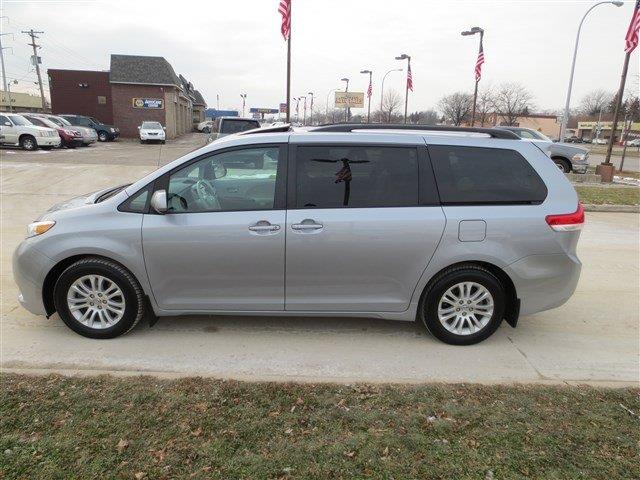 Toyota Sienna SEL Sport Utility 4D MiniVan