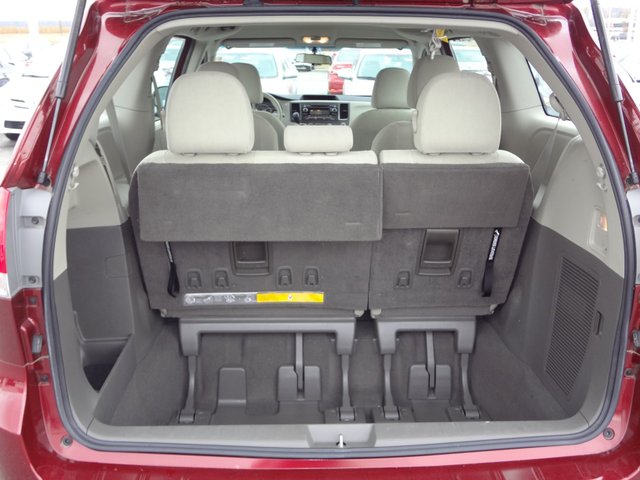Toyota Sienna 2011 photo 5