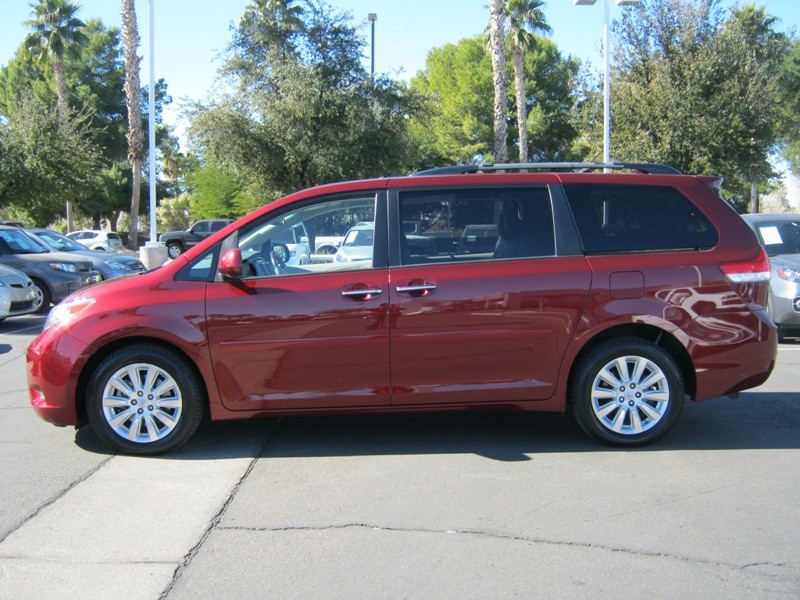 Toyota Sienna SLE --z71 Pkg Unspecified