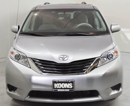 Toyota Sienna 2011 photo 1