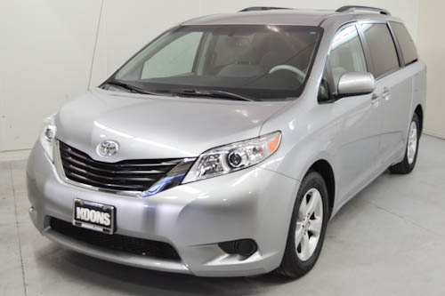 Toyota Sienna 2011 photo 2