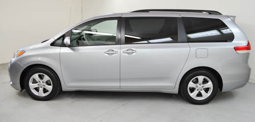 Toyota Sienna 2011 photo 3