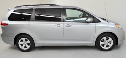 Toyota Sienna 2011 photo 4