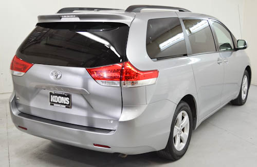 Toyota Sienna 2011 photo 5