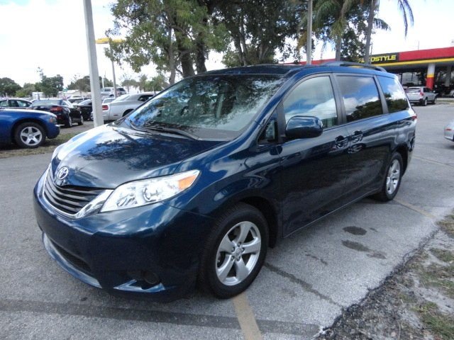 Toyota Sienna SLE --z71 Pkg Unspecified