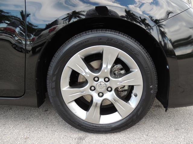 Toyota Sienna 2011 photo 1