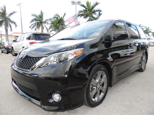 Toyota Sienna 2011 photo 4