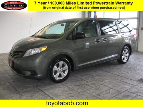 Toyota Sienna 2011 photo 1