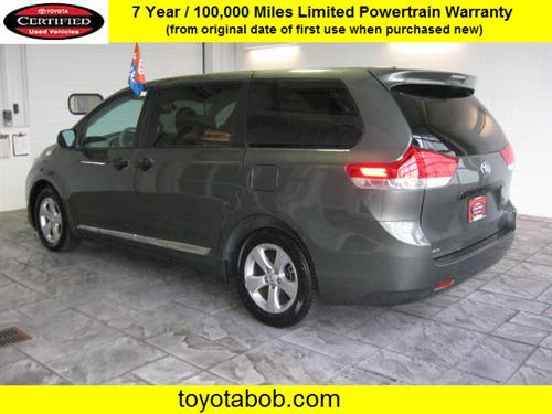 Toyota Sienna 2011 photo 2