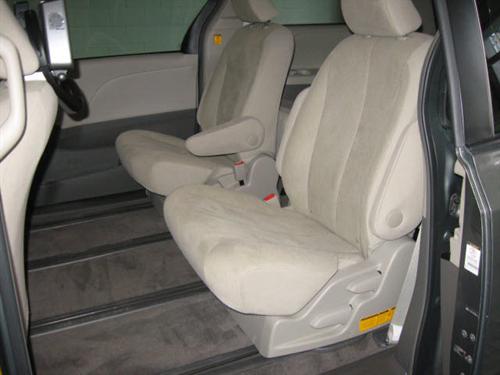 Toyota Sienna 2011 photo 5