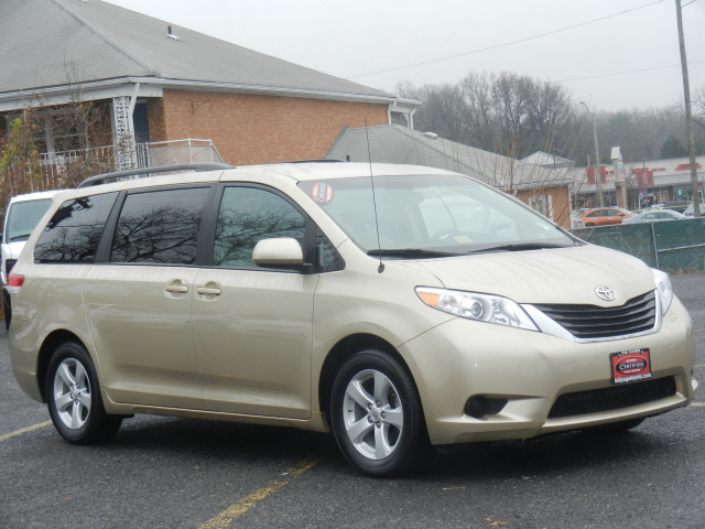 Toyota Sienna 2011 photo 5