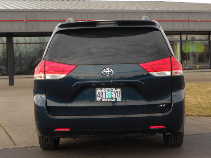 Toyota Sienna 2011 photo 5