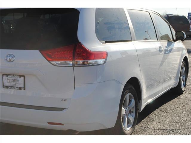 Toyota Sienna 2011 photo 4