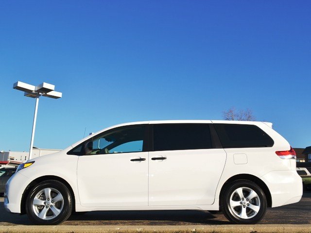 Toyota Sienna 2011 photo 1