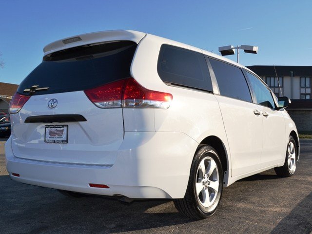 Toyota Sienna 2011 photo 4