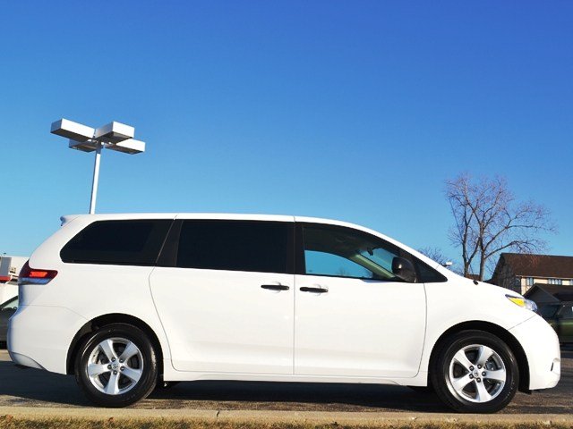 Toyota Sienna 2011 photo 5