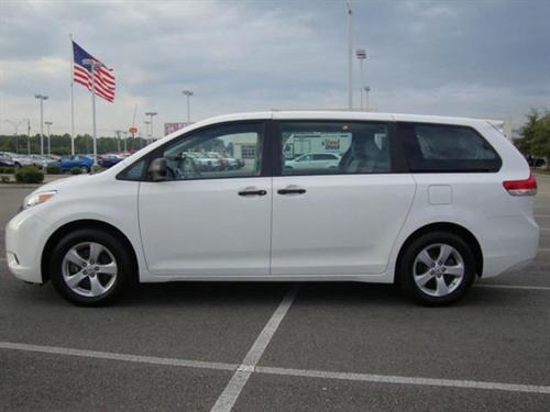 Toyota Sienna 2011 photo 2