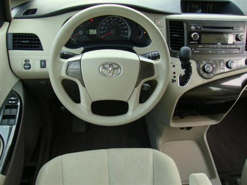 Toyota Sienna 2011 photo 5