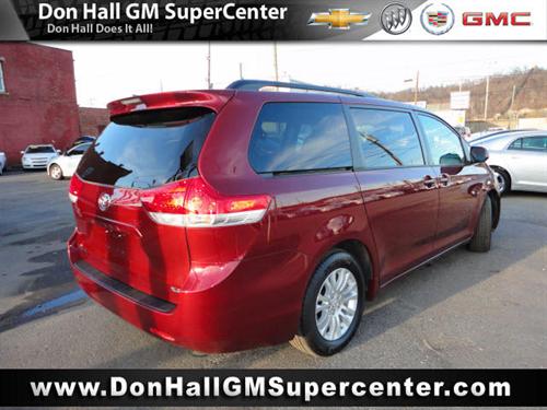 Toyota Sienna 2011 photo 1
