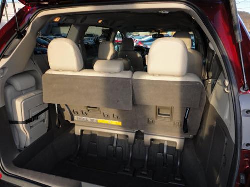 Toyota Sienna 2011 photo 3