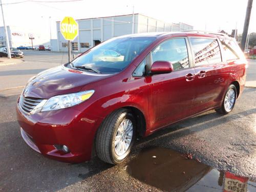Toyota Sienna 2011 photo 5