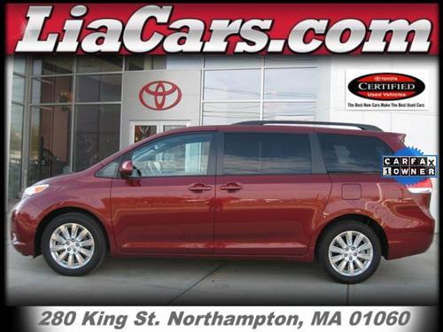 Toyota Sienna 2011 photo 1